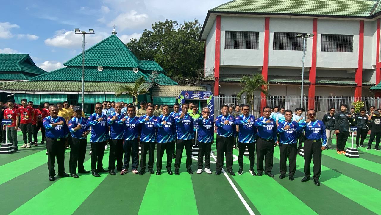 Junjung Tinggi Sportivitas, Kepala Rutan Balikpapan beserta Kontingen Rutan Balikpapan hadiri Pembukaan Turnamen Futsal Kakanwil Cup